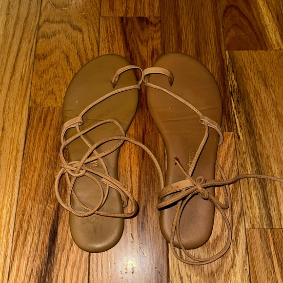 Tkees Jo tie up sandal size 6. - Picture 2 of 5